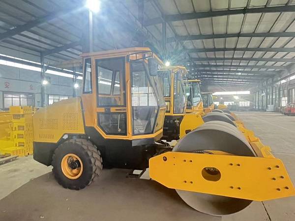 中型液压振动压路机价格