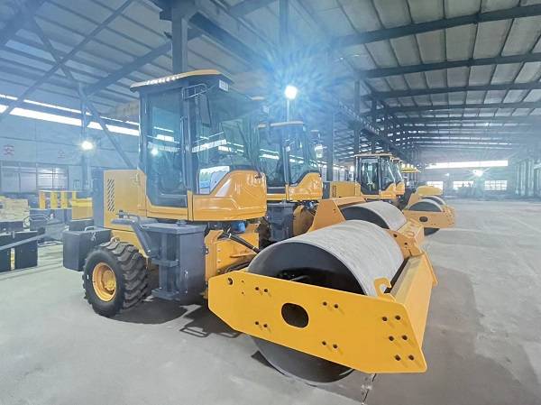 中型液压振动压路机制作