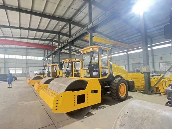 中型液压振动压路机价格